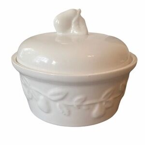 Lillian Vernon Ivory Glazed 12oz Ceramic Pear Embossed Pear Dish With Pear Lid